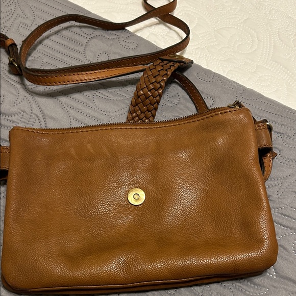 Chic Brown Leather Crossbody Bag - Picture 3 of 8